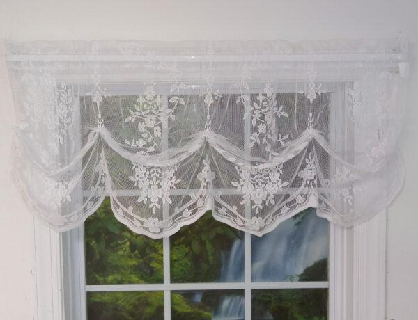 Sterling Fiona Scottish Lace Tucked Balloon Valance
